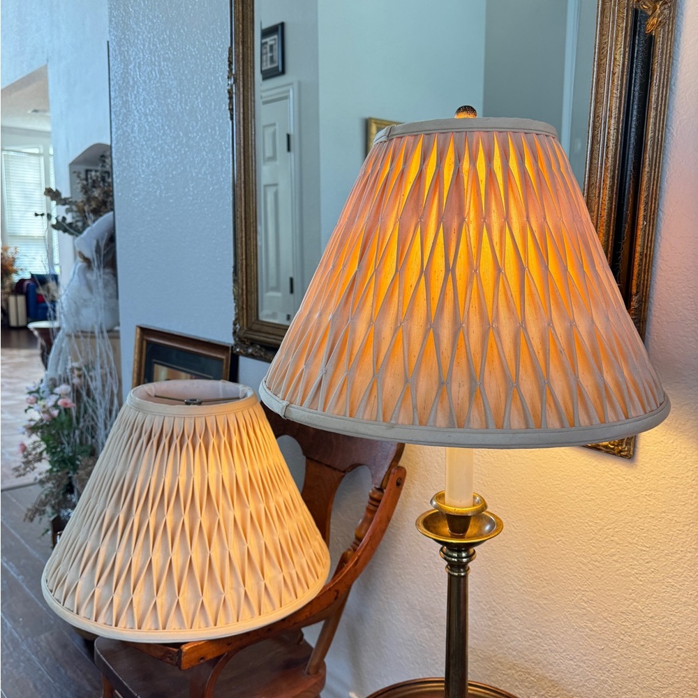 UNIQUE SMOCKED PLEAT CREAM LAMP SHADE 7" TOP X 17" BOTTOM X 11" TALL